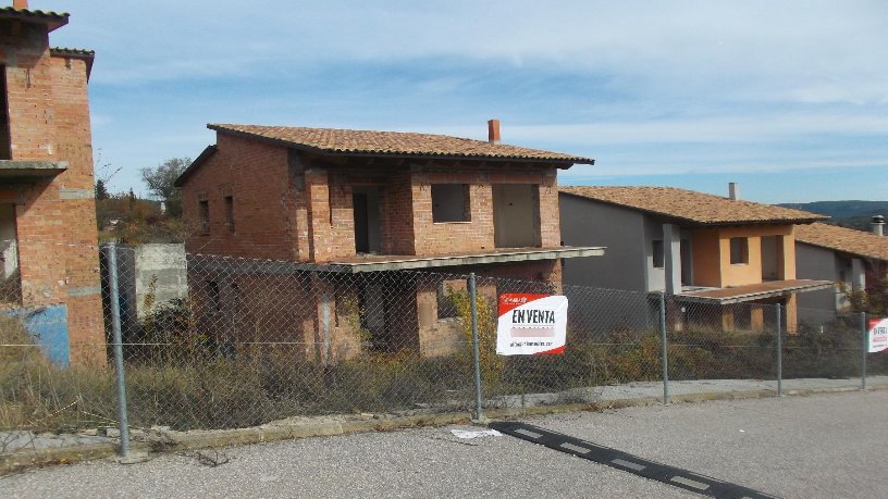 Obra parada en calle De Los Rosales, Pontons, Barcelona