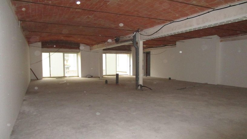 Local comercial en calle Sant Valenti. De 72(d), Terrassa