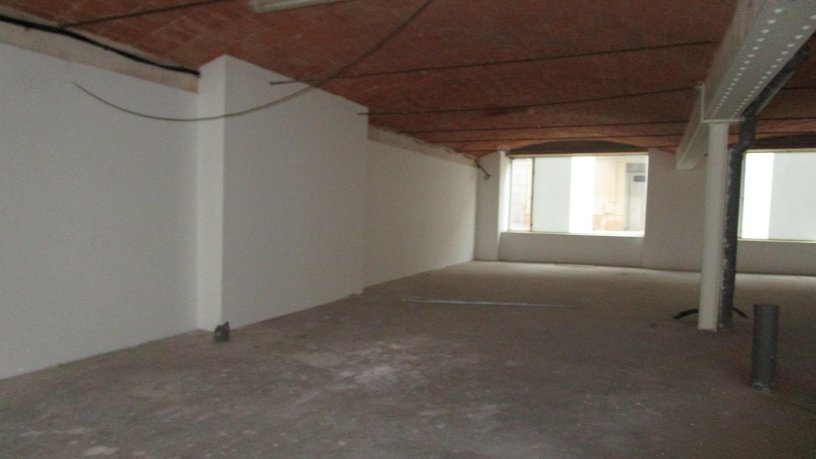 Local comercial en calle Sant Valenti. De 72(d), Terrassa