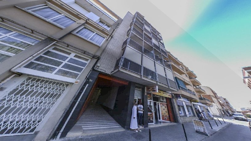 Local comercial de 174m² en calle Lleó, Xiii, 50, Terrassa, Barcelona