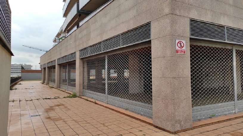 Local comercial de 402m² en calle Olimpia 11, Vic, Barcelona