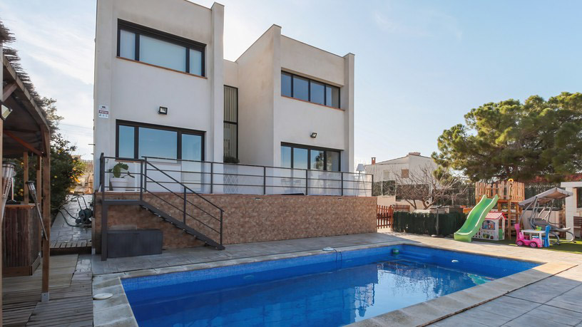 Chalet de 242m² dans rue Pintor Dali, Castellet I La Gornal, Barcelona