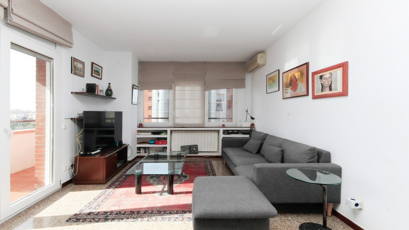 147m² Flat on street Collblanc, Barcelona