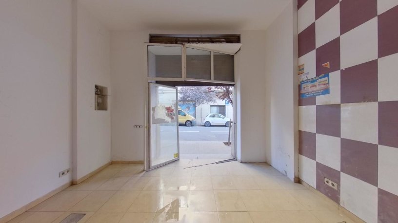 Local comercial de 70m² en calle Moianes, Barcelona