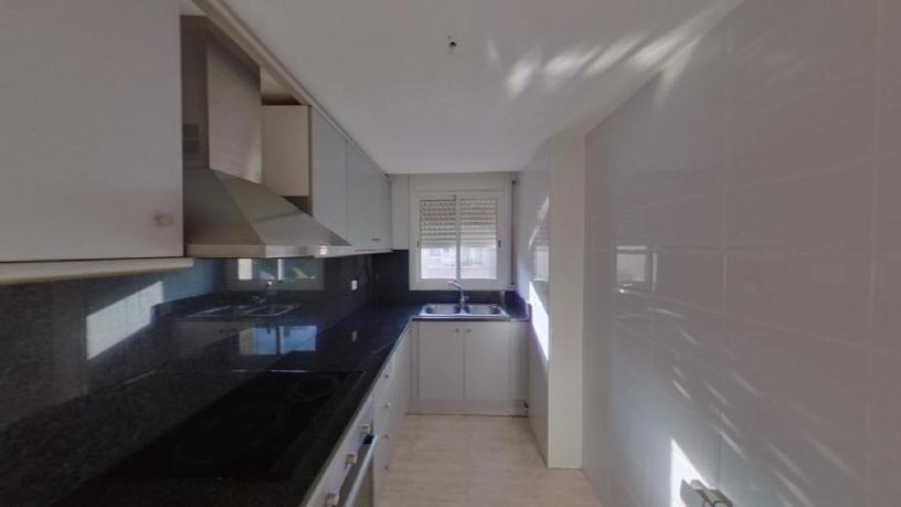 100m² Flat on square Bascara, Figueres, Girona