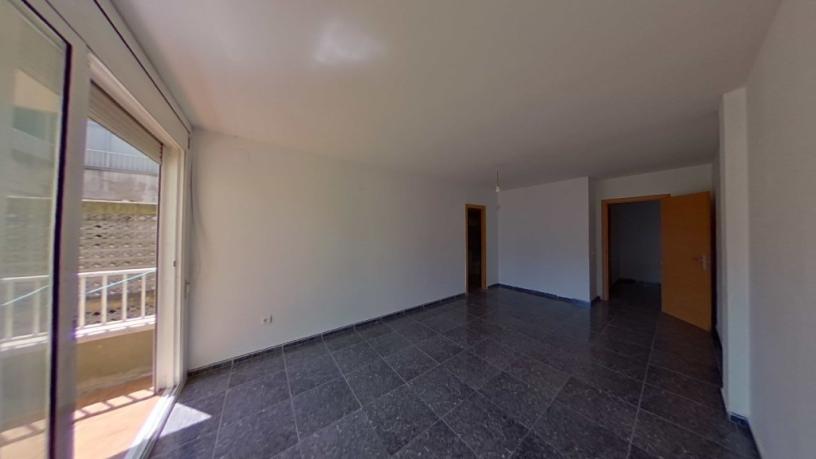 82m² Flat on square Maria Auxiliadora, Girona