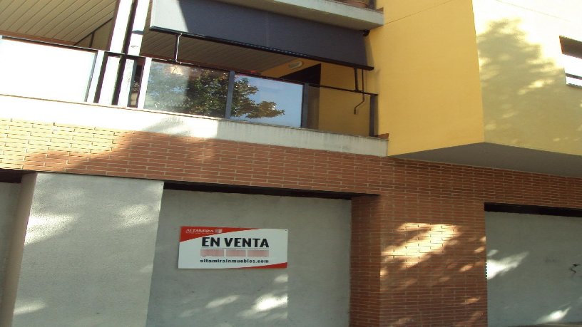 Local comercial de 332m² en plaza Celestina Vigneaux I Cibils, Girona