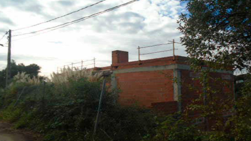 Obra parada en calle Susqueda, Maçanet De La Selva, Girona