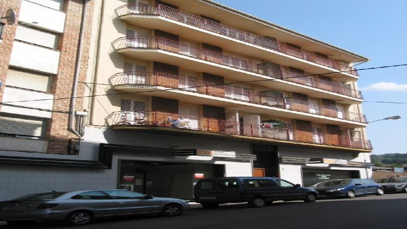 Local comercial de 134m² en calle Eveli Barnadas, Olot, Girona