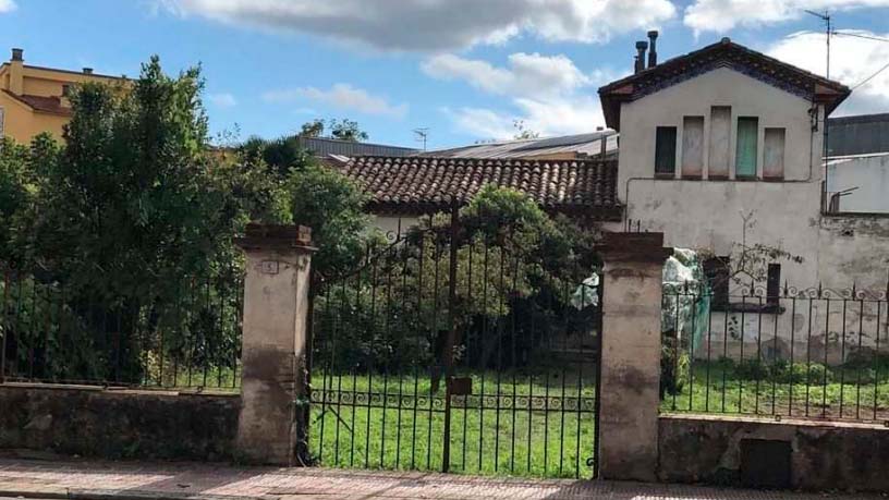 Adosado de 94m² en calle San Cristobal Les Fonts, Olot, Girona