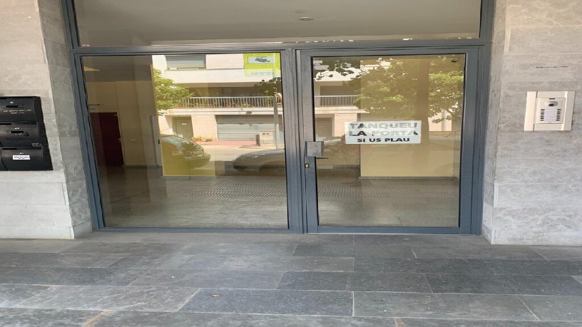 82m² Commercial premises on avenue Av Josep Irla, Bisbal D´empordà (La), Girona