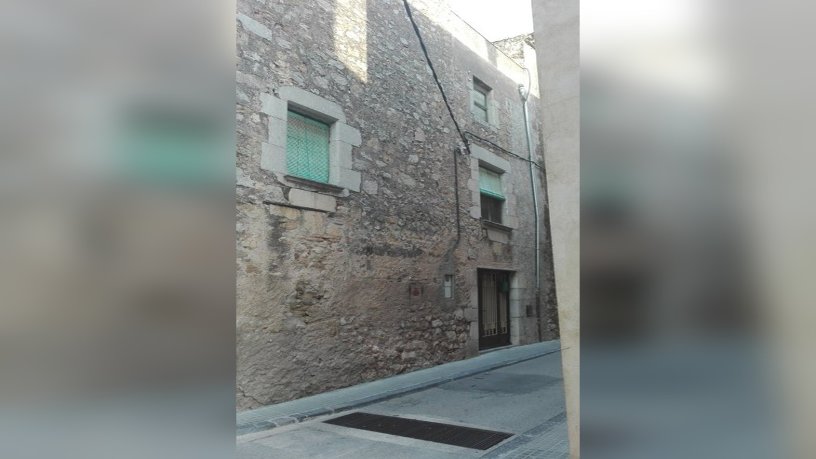 Travail arrêté dans rue Major, Torroella De Montgrí, Girona