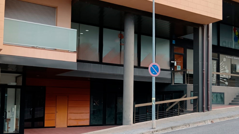 Local comercial de 559m² en calle Carles Moratod'en, Solsona, Lérida