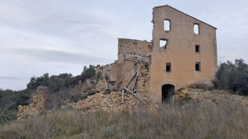 Rustic property  on spot Biscorn, Burgalls, Burga, Peñarroja Y Mas De Ro, Tivissa