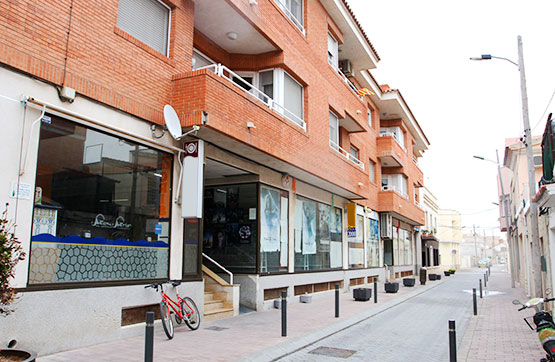 Local comercial de 61m² en calle Trinquet, Deltebre, Tarragona