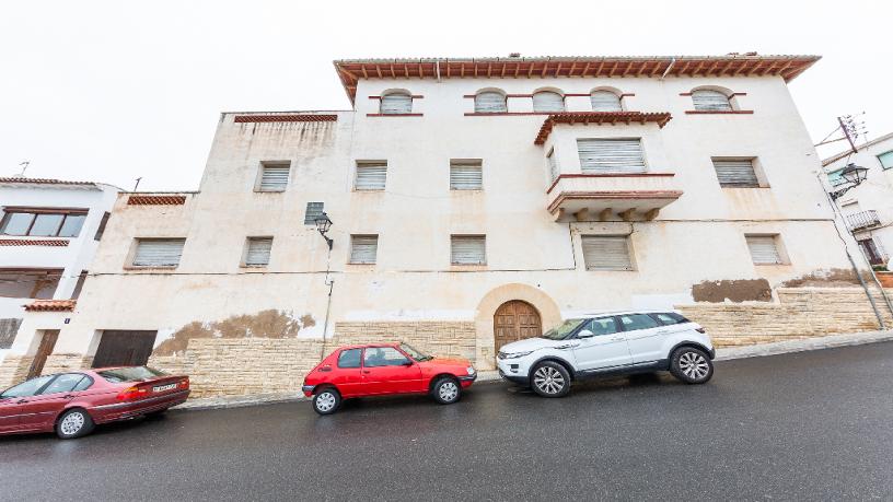 Salle de stockage  dans rue Baixada Del Pont, Bisbal Del Penedès (La)