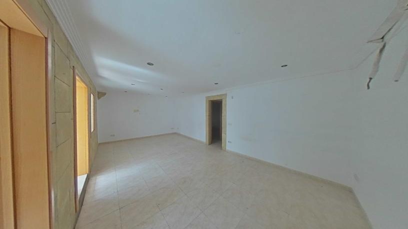 Piso de 76m² en calle Vint-i-u, Tarragona