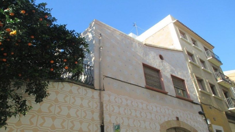 754m² Townhouse on street Descalzos, Tarragona