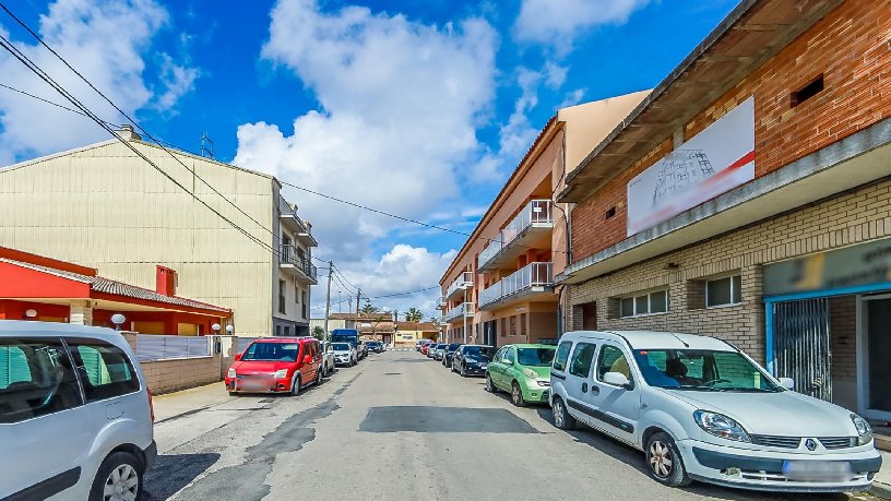 Obra parada en calle Roquetes, Deltebre, Tarragona