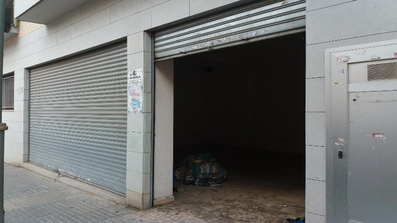 Local comercial de 99m² en calle Vint-i-u, Tarragona