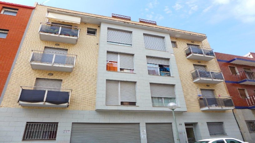 Local comercial de 99m² en calle Vint-i-u, Tarragona