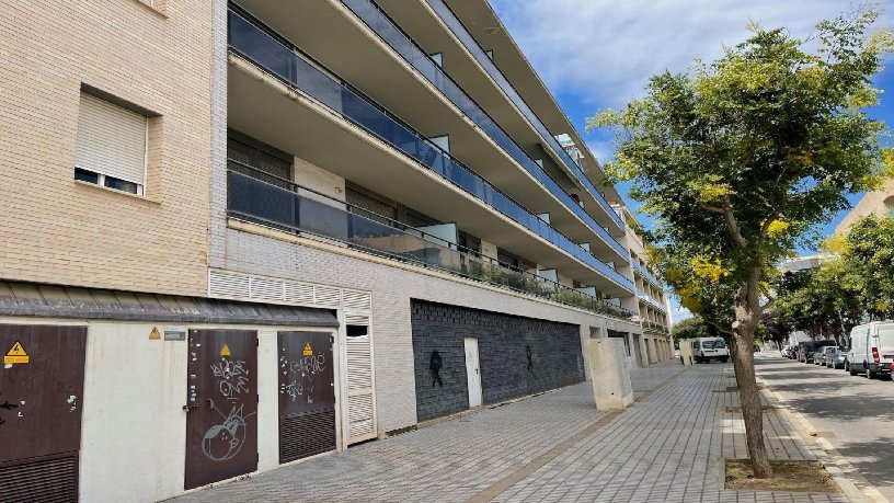 Local comercial de 193m² en calle Xalet Del Bau 14, Cambrils, Tarragona