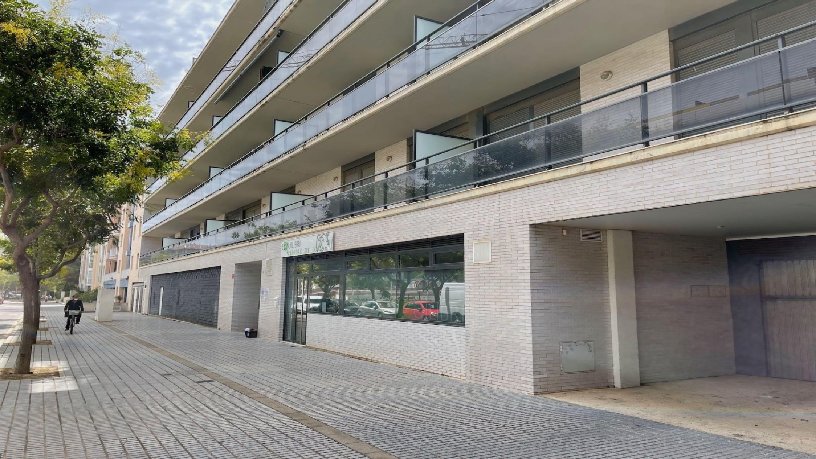 Local comercial de 193m² en calle Xalet Del Bau 14, Cambrils, Tarragona