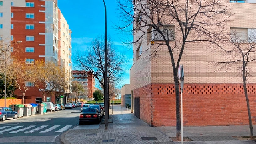 Local comercial de 125m² en calle Pere De Lluna, Reus, Tarragona