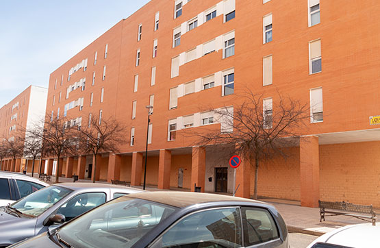 Commercial office of 301.00 m²  in Street Lady Smith, Badajoz