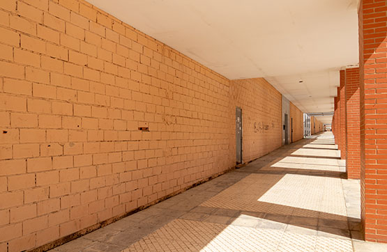 Commercial premises in street Lady Smith, Badajoz