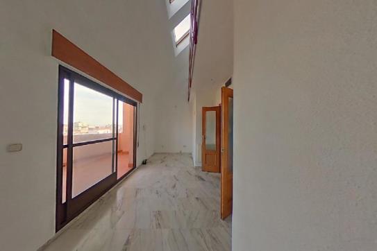 Piso de 148m² en calle Gil Cordero, Cáceres