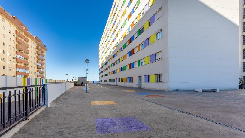 Plaza de garaje de 32m² en calle Azucena, Cáceres