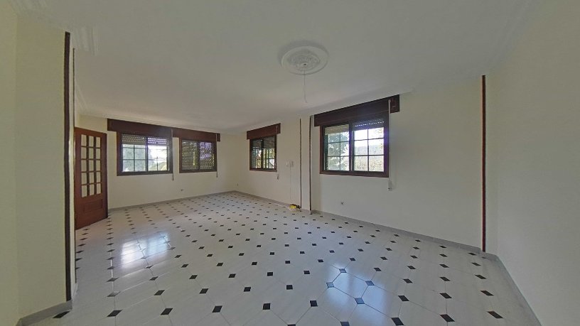 Casa de 372.00 m² amb 5 habitacions amb 2 banys  a Carrer Proupin, Ames