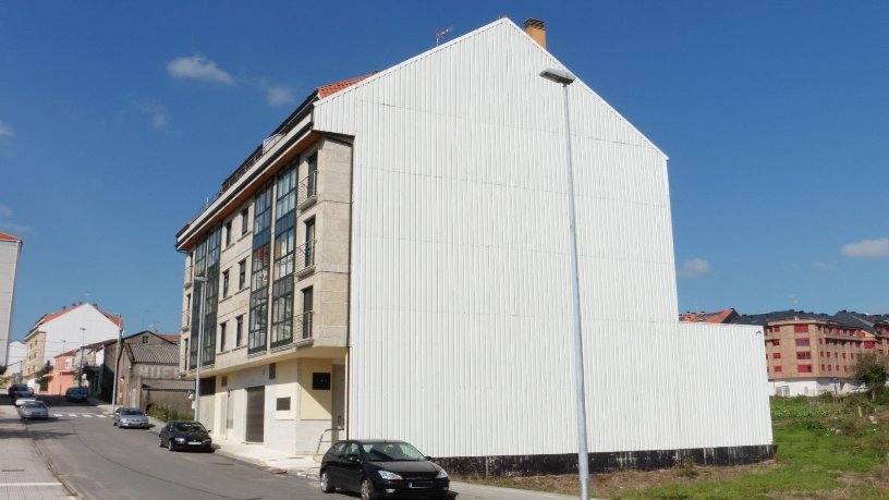 Local comercial de 324m² en avenida Feiraco, Negreira, A Coruña