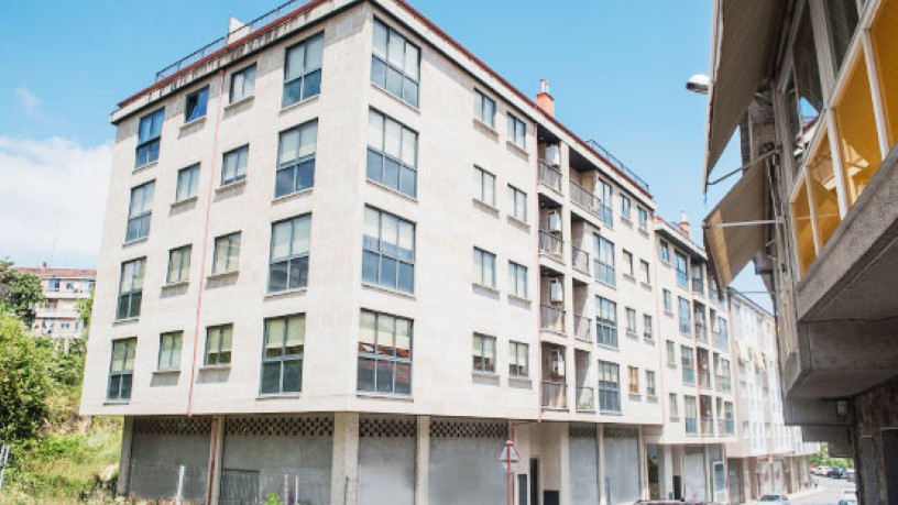 Piso de 102.00 m² con 3 habitaciones con 2 baños  en Calle Carriaco, Ourense