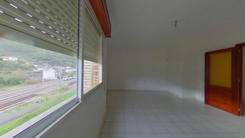 Piso de 47m² en calle De La Iglesia Sn, Carballeda De Valdeorras, Orense