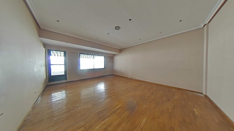 Piso de 161m² en calle Bonhome, Ourense, Orense