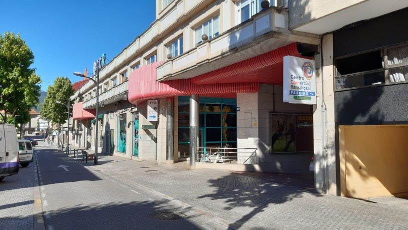 Local comercial de 1298m² en calle Damas Apostólicas, Nigrán, Pontevedra