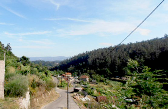 Obra parada  en barrio De Loureiro. Parroquia De Picoña, Salceda De Caselas