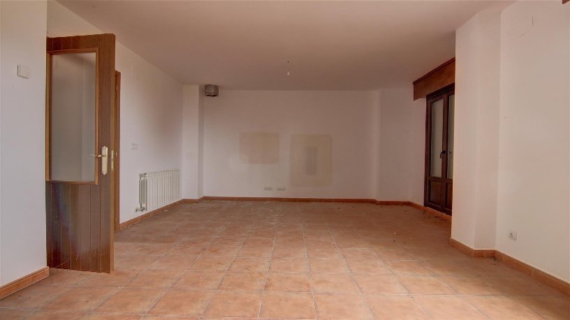 Place de stationnement de 11m² dans rue Serradero, Sojuela, La Rioja