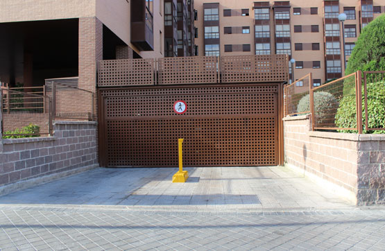 Parking space on street Pirra, Madrid