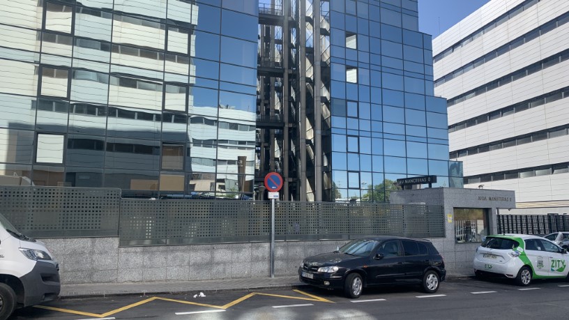 Parking space on avenue De Manoteras, Madrid