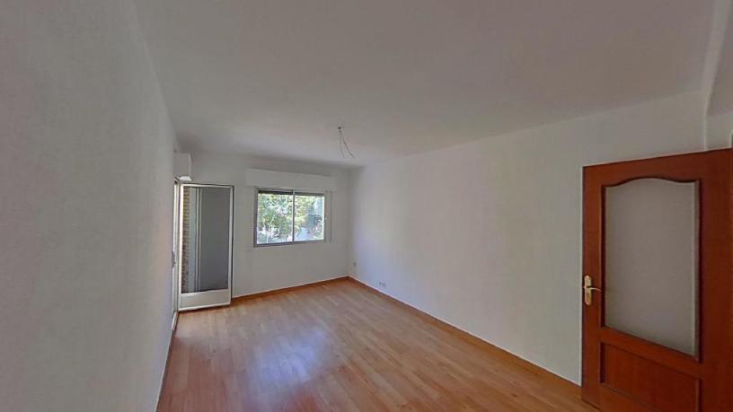 Piso de 64m² en calle Carlos V, Parla, Madrid