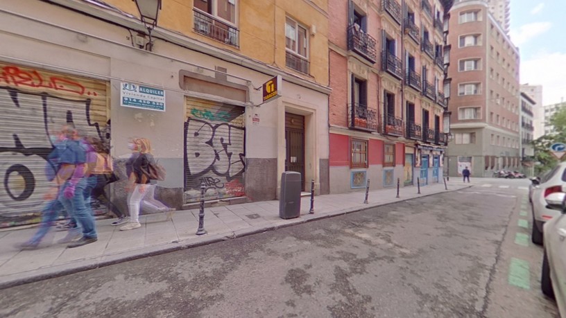 Local comercial de 227m² en calle Conde Duque, Madrid