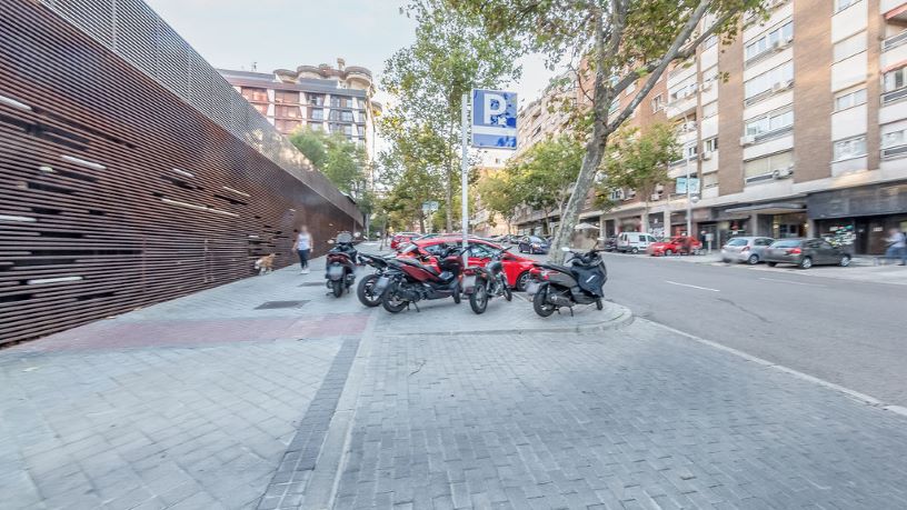 Plaza de garaje en avenida De America, Madrid