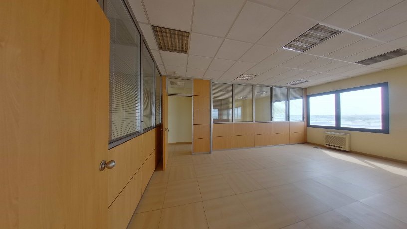 Oficina de 214m² en calle Gamonal, Nº 16-18-20, Madrid