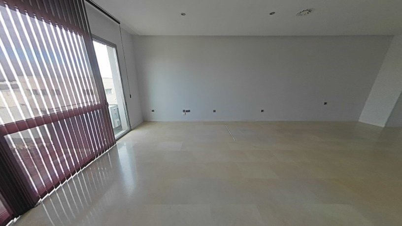 Local comercial de 75m² en calle Laguna Del Marquesado, Madrid