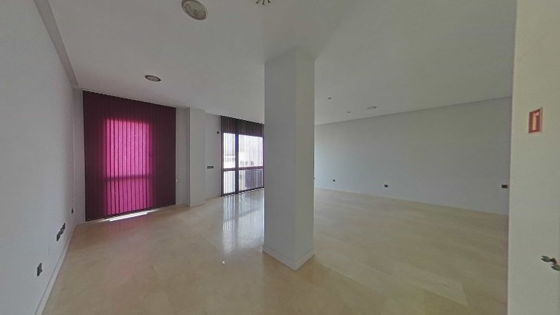 Local comercial de 75m² en calle Laguna Del Marquesado, Madrid