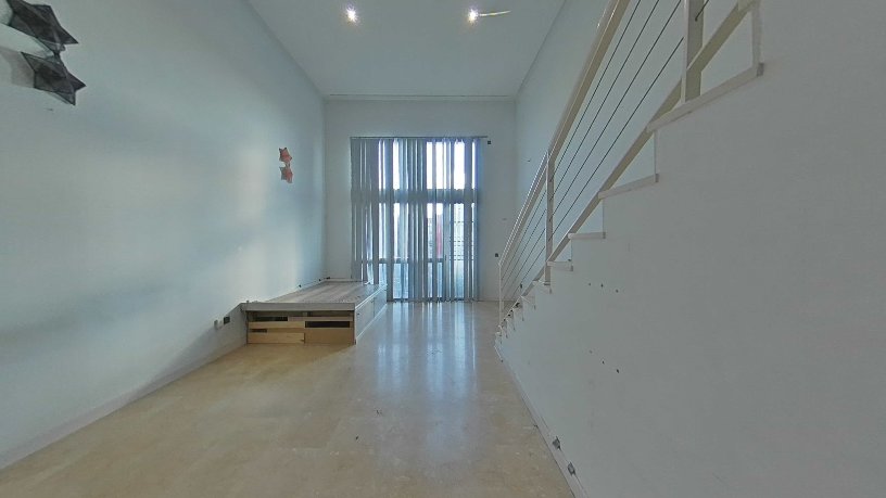 Local comercial de 74m² en calle Laguna Del Marquesado, Madrid