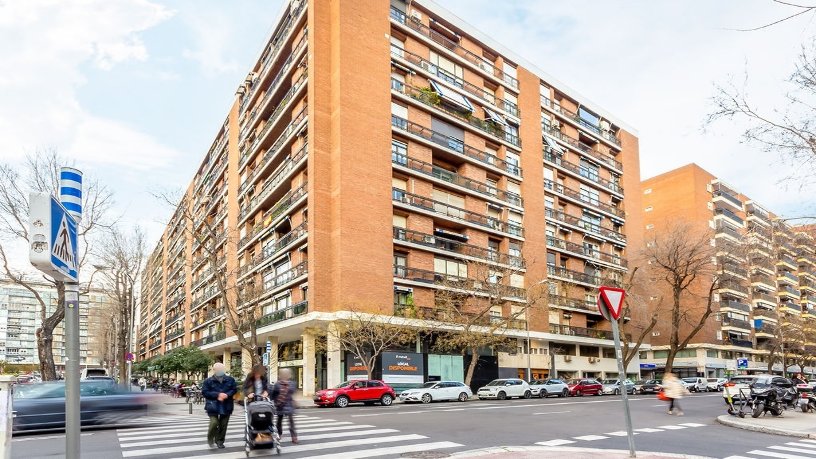 Commercial premises  on street C/ Rodriguez San Pedro, Madrid
